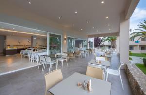Um restaurante ou outro lugar para comer em Hotel Esperia