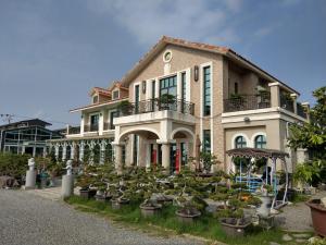 A garden outside YiShan Farm Homestay