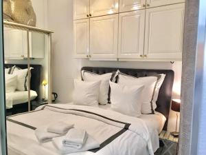 Giường trong phòng chung tại Monte-Carlo