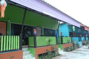 a green building with a fence in front of it at Nam Pueng Place 2 in Chiang Saen
