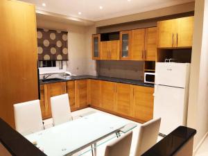 A kitchen or kitchenette at Alrose
