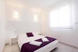 Postel nebo postele na pokoji v ubytování Résidence Le Clos Saint Paul