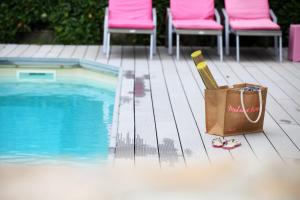 Bazén v ubytování Résidence Le Clos Saint Paul nebo v jeho okolí