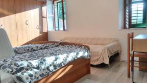 Tempat tidur dalam kamar di Vila Rosa