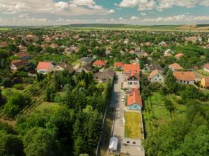 Pohľad z vtáčej perspektívy na ubytovanie Villa Rigo Panzió