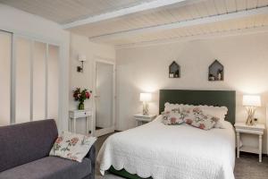 Säng eller sängar i ett rum på Les Maisons de Concasty