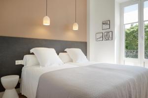 En eller flere senge i et værelse på Moon River by FeelFree Rentals