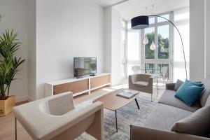 Et opholdsområde på Moon River by FeelFree Rentals