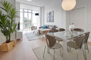 Et opholdsområde på Moon River by FeelFree Rentals