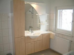 A bathroom at Appartementhaus Bergland
