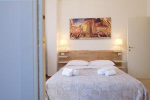 a bedroom with a bed with towels on it at Marconi Airport Cozy Dream Flat in Bologna