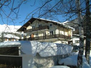 Appartementhaus Bergland during the winter