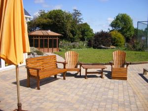 Aed väljaspool majutusasutust Camillaun Lodge with Lough Corrib Boat Hire
