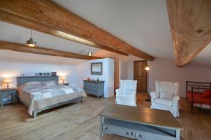 Ένα ή περισσότερα κρεβάτια σε δωμάτιο στο Domaine de Villemus