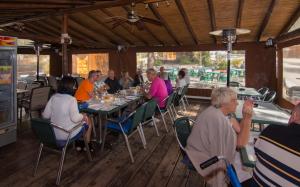 Restaurace v ubytování Complejo Turístico & Camping Cabopino