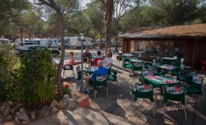 Restaurace v ubytování Complejo Turístico & Camping Cabopino