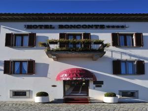Budova, kde se hotel nachází