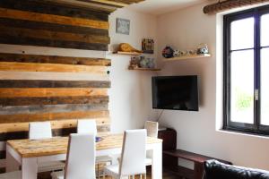 a dining room with a reclaimed wood wall at The Lodge in San Siro