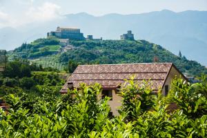 a house on top of a hill with a mountain at Casa Vacanza Dal Cavaliere in Montesarchio
