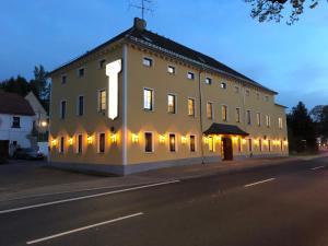 a large building with lights on the side of a street at Amara.Festsaal.Gasthaus.Pension in Mohorn