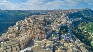 Nespecifikovaný výhled na destinaci Ragusa nebo výhled na město při pohledu z penzionu