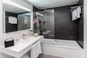 Koupelna v ubytování Aparthotel Atenea Barcelona