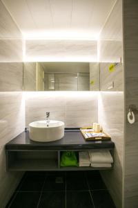 a bathroom with a sink and a mirror at Huang Shin Business Hotel-Shang An in Taichung