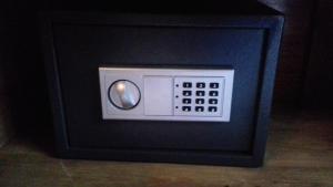 a small microwave with a control panel in a room at Les chambres de la Cour in Arsimont
