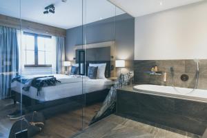 Postel nebo postele na pokoji v ubytování PUR Suites & Chalets