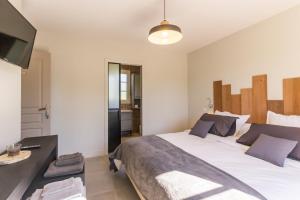 Chambres "Le Tirel "客房内的一张或多张床位