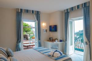 Postel nebo postele na pokoji v ubytování Villa Carlotta Minori