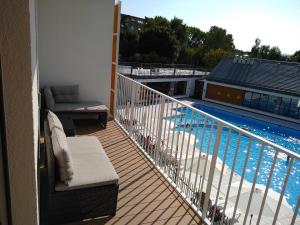 Bazén v ubytovaní Apartament Limonkowy Kołobrzeg Podczele alebo v jeho blízkosti