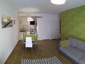 Kuchyňa alebo kuchynka v ubytovaní Apartament Limonkowy Kołobrzeg Podczele