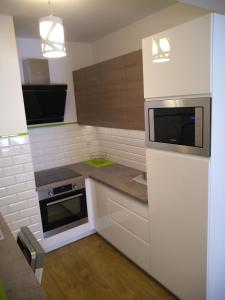 Kuchyňa alebo kuchynka v ubytovaní Apartament Limonkowy Kołobrzeg Podczele