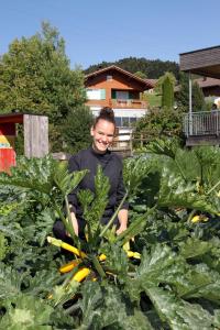 Garður fyrir utan Hotel Krone Langenegg