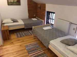 En eller flere senge i et værelse på Kamienica Centrum