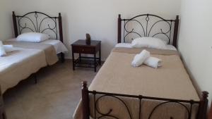 เตียงในห้องที่ Ammolofoi Villa Maria sea view