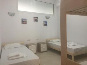Katil atau katil-katil dalam bilik di Sisifou Apartment