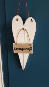 a pair of hearts hanging on a blue wall at Ferienhaus Hemenswarft direkt an der Nordsee mit Meerblick in Emmelsbüll-Horsbüll