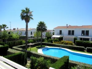 Bazén v ubytovaní Single room in private house el rompido alebo v jeho blízkosti