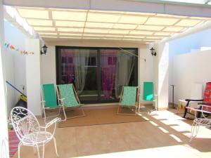 Patio alebo iná vonkajšia časť ubytovania Single room in private house el rompido