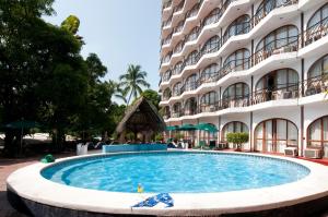 a swimming pool in front of a hotel at Real Bananas All Inclusive in Acapulco