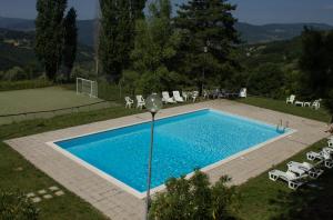 Bazén v ubytování Locanda di Praticino nebo v jeho okolí