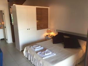 カルカンにあるClub Patara Villas 222のタオルが敷かれたベッドのある寝室 +50枚の写真