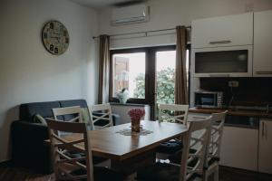 Kuchyň nebo kuchyňský kout v ubytování Apartman Vejama