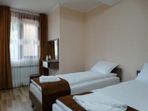 Llit o llits en una habitació de Къща за гости Гаджакови