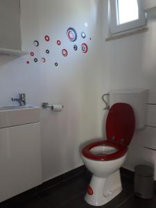Ett badrum på Studio Apartman Splash