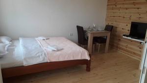 Voodi või voodid majutusasutuse Apartmani Prisoje toas
