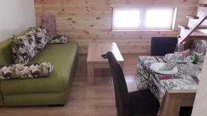 Istumisnurk majutusasutuses Apartmani Prisoje