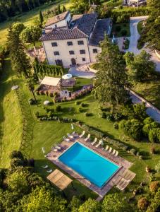 an aerial view of a house with a swimming pool at Torre Palombara - Dimora Storica in Narni